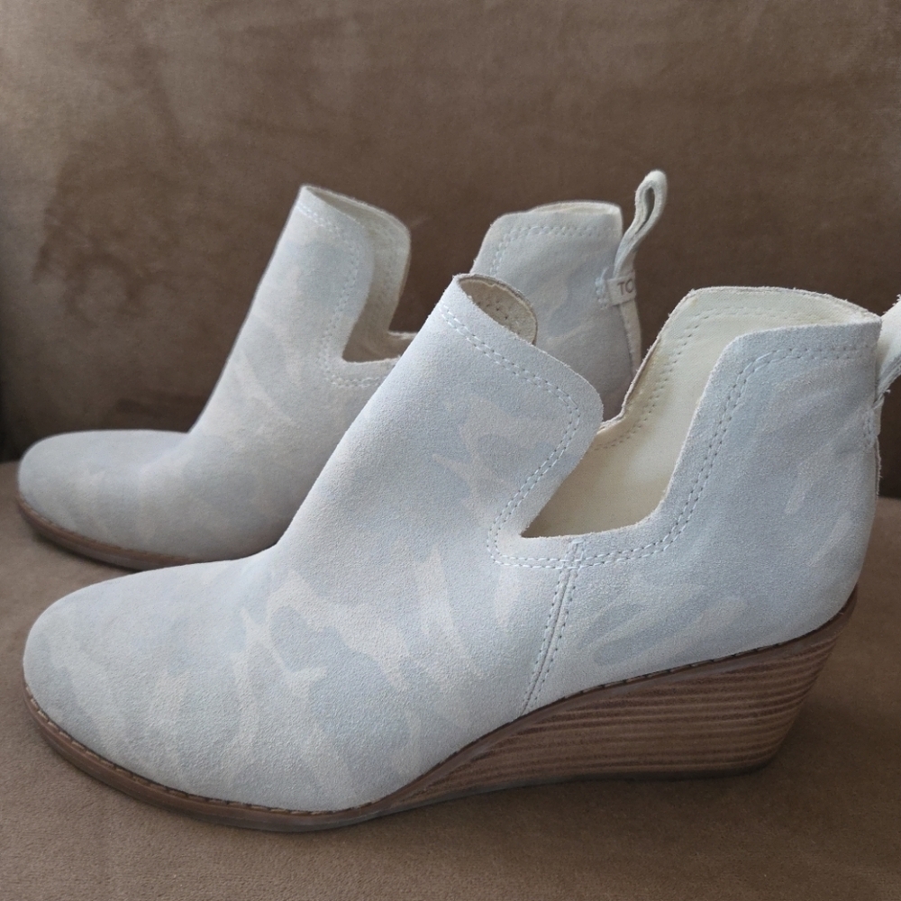 Toms Light Gray Wedge Shoes